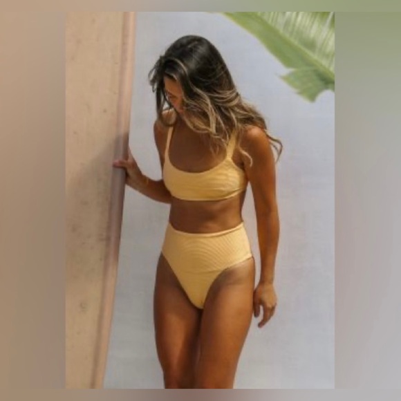 L*SPACE NWT JESS TOP in GOLDEN HOUR - Picture 5 of 15